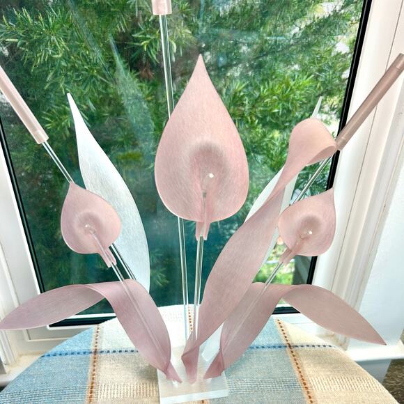 Vintage Lucite Calla Lily Sculpture with Pink and White Petals 24.5” - Picture 8 of 16